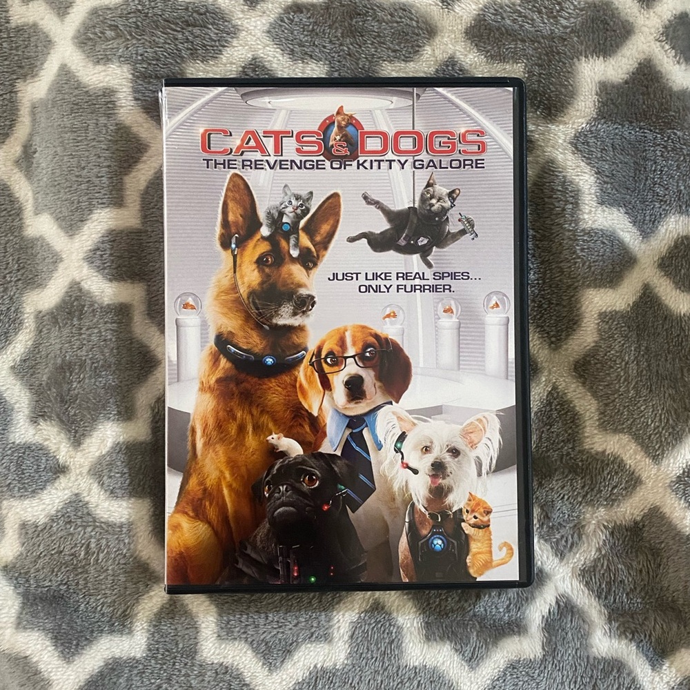 ⭐️3/15 Cats and Dogs The Revenge of Kitty Galore dvd movie